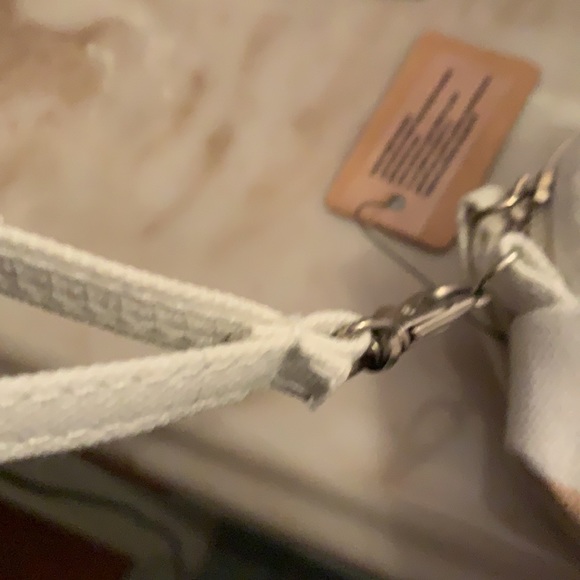 Cosmetic bag NWT - Picture 2 of 4